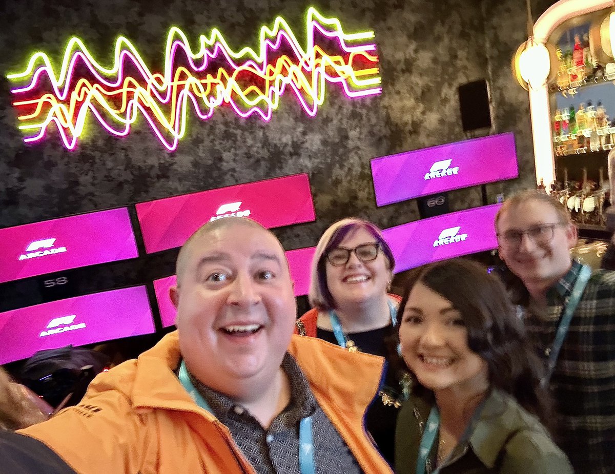 SimonGBrooks's tweet photo. We had a #SimonSelfie user-error/malfunction with the first take and the recovery selfie fared no better either at @F1Arcade!

#BitBlurry 😵‍💫😂

#VELOPeoplesPaddock https://t.co/r0gokaQIr9