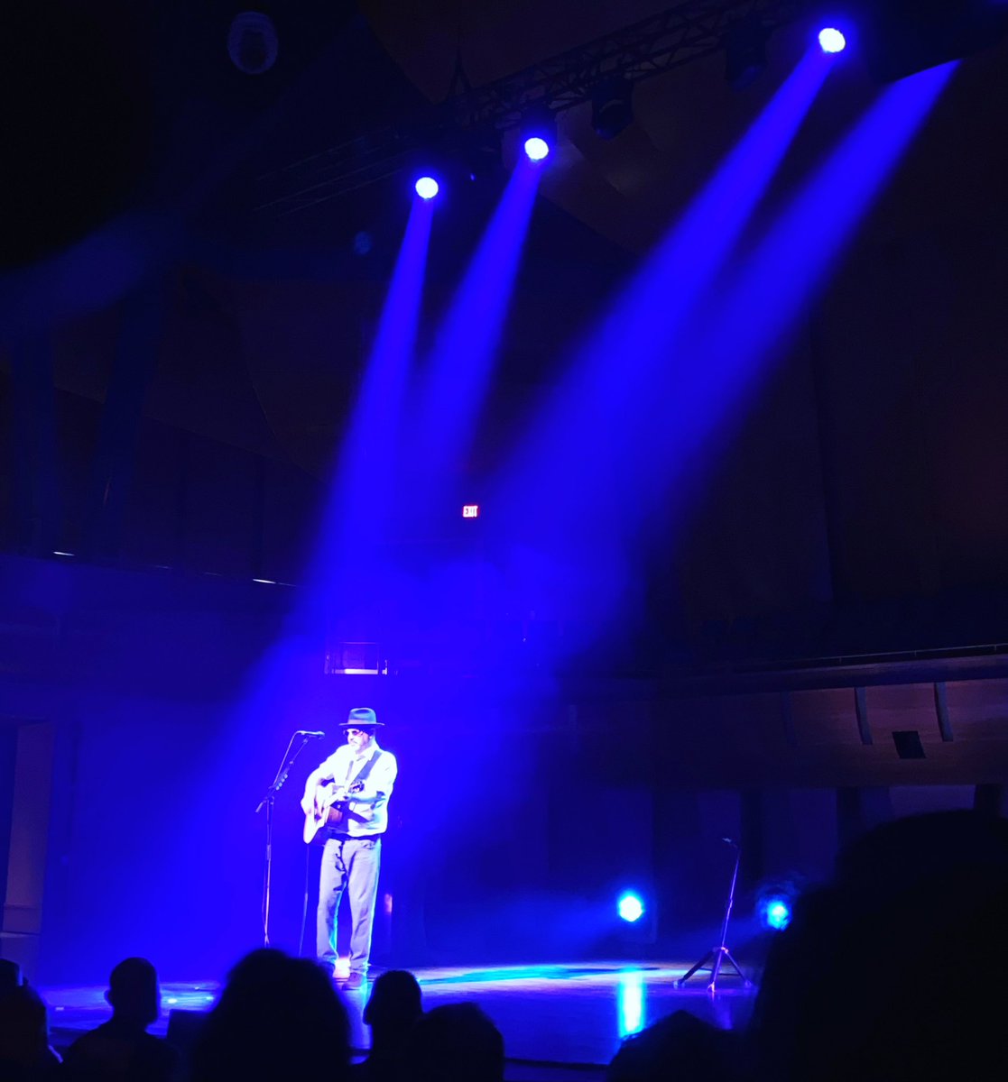 boombotz69's tweet photo. Spent Monday evening with Matt Good @ Bella MRU Concert Hall - doesn’t get much better than that. Welcome back Matt. #matthewgood https://t.co/yDo4RWB5CW