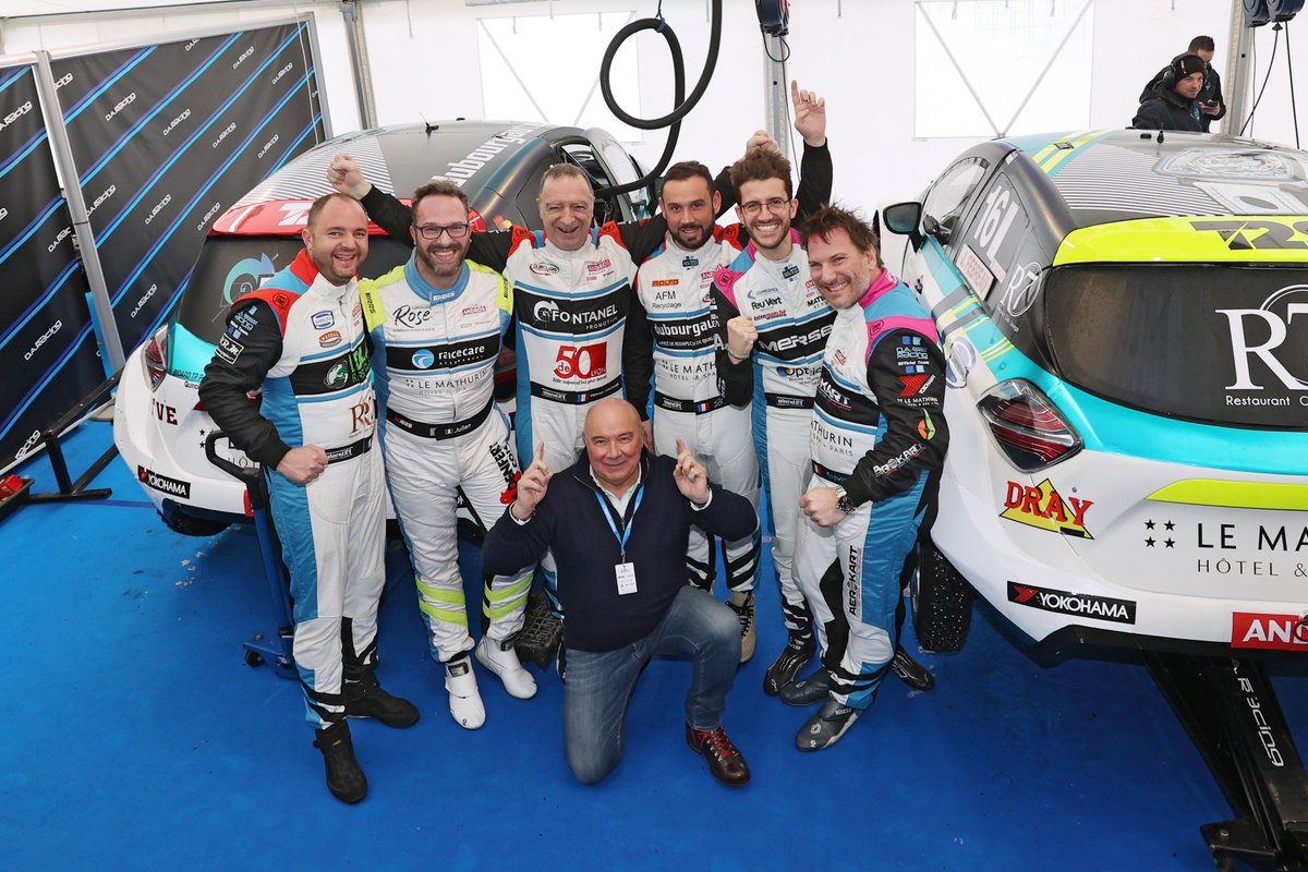 Grâce aux bons résultats et la constance de ses pilotes tout au long de la saison, le <a href="/DARacingRX/">DA Racing</a> remporte le Trophée des Teams 2023 avec 1911 points. 🏆
Félicitations à toute l'équipe pour cette belle saison ! 👏 
📸 Bernard Bakalian 
#tropheeandros #team #trophée