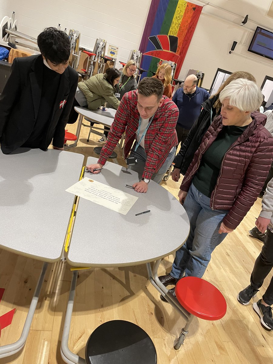 BraesHigh's tweet image. Our self -evaluation leaders incorporated some active learning in their presentation this morning by leading staff through their carousel survey 💭💡#leadersoflearning #activelearning #selfevaluation #article28 #article12