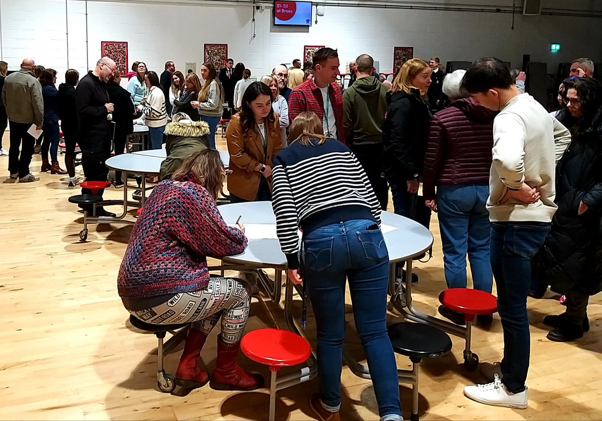 BraesHigh's tweet image. Our self -evaluation leaders incorporated some active learning in their presentation this morning by leading staff through their carousel survey 💭💡#leadersoflearning #activelearning #selfevaluation #article28 #article12