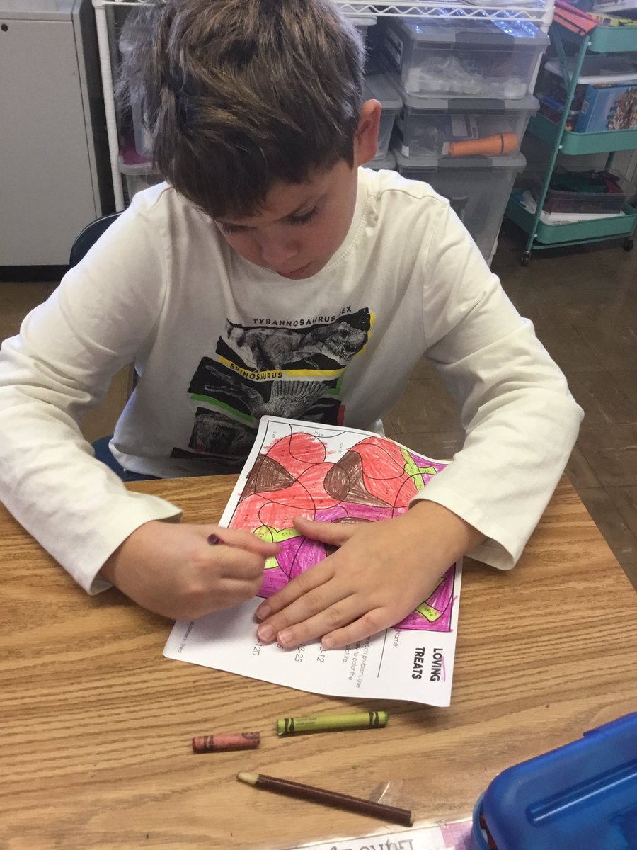 MrsRienzo's tweet image. Some multiplication chocolate covered strawberries to kick off our Valentine’s Day! @ORHEagles21 #wehelpchildren #makingitfun