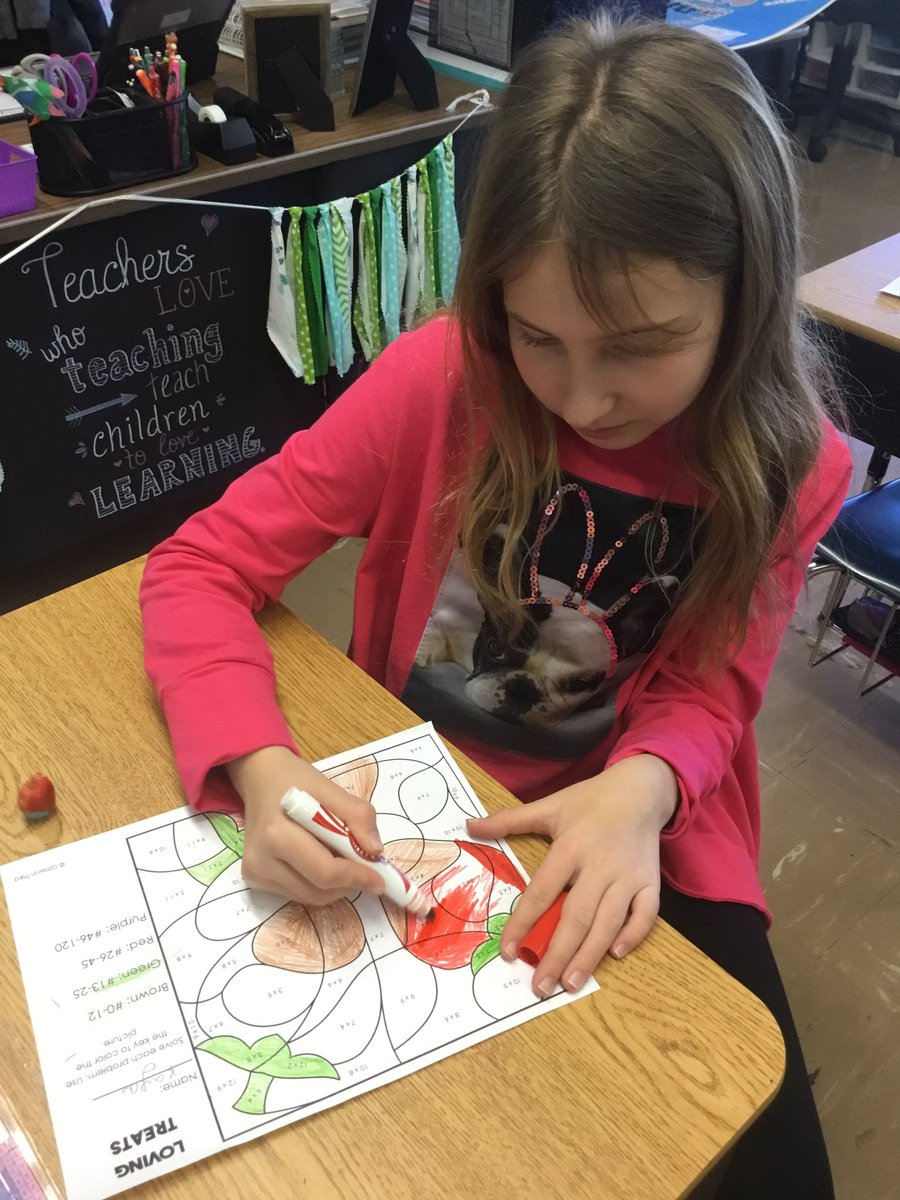 MrsRienzo's tweet image. Some multiplication chocolate covered strawberries to kick off our Valentine’s Day! @ORHEagles21 #wehelpchildren #makingitfun