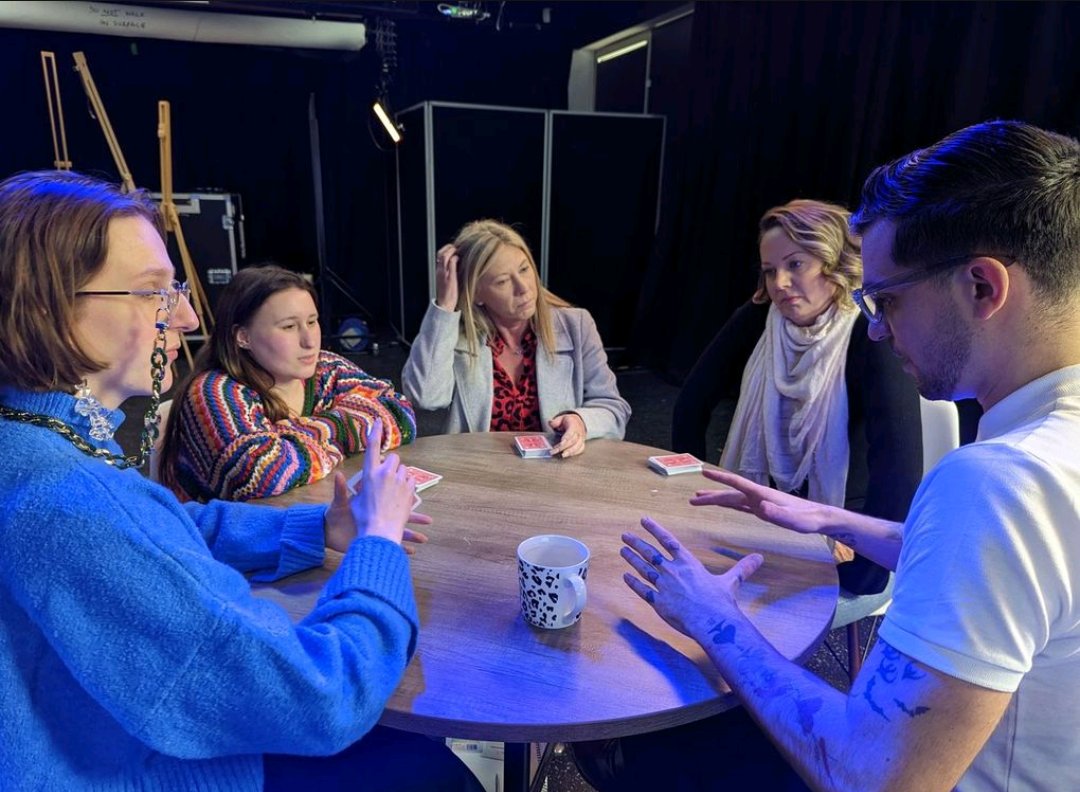 Dee Riley tweet media