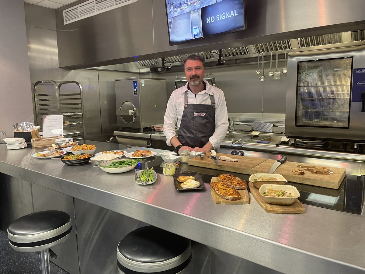 HCS_stewart's tweet photo. @HWW_paul National Account manager for Consulrants and projects in full flow in the demonstration kitchen today at Hobart UK - Showing the multifunctionalty, productivity and efficiency of bonnet equipment @HobartUKCooking #precijet #precipan #highspeedsteamer https://t.co/yQxMxnmNen