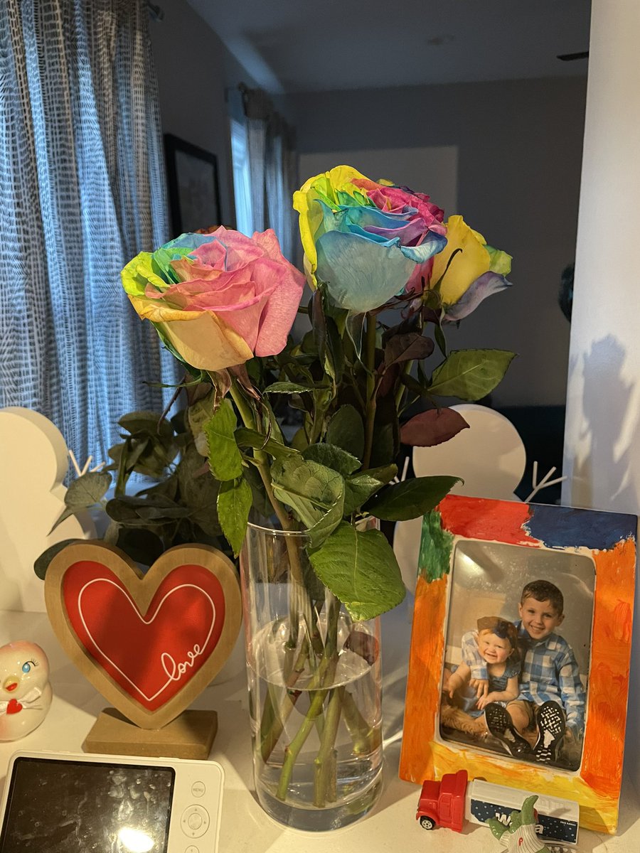 MikeMiller2277's tweet photo. Carson: Dad can you help me get mom rainbow flowers?

I got you buddy #ValentineDay https://t.co/LKd1vS0nQz