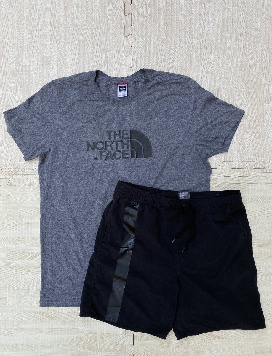 peng_shirts's tweet photo. Ladies, you don’t have to break the bank to get him something nice this season. Get him PENGED!!
Combo set of T-shirt and Shorts
Size: LARGE
First Grade Quality ✅
Price: 6500N (N500 discounted) https://t.co/5P6U5YeSBk