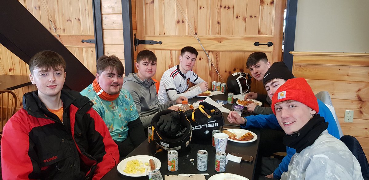 WHSTrips's tweet photo. Breakfast on Day 3 in WV and it's snowing #fillyour boots#powderday https://t.co/z3gNCrld3J