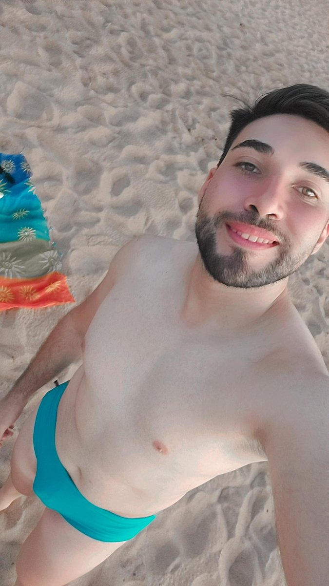El disfrute verdadero está en la playa, en el encuentro con el agua y con la forma en que la arena sana el alma

🏊‍♂️🌴