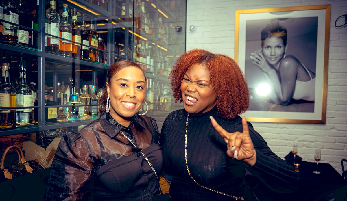 totallyrandie's tweet photo. If i don’t do anything, I’m going to rep my city lol 🤣 🤘🏾 I’m so proud of Houston. S/o #TeamStyleMag we were deep in the building! Ok it was only 2 of us but still we repped lol #ErynnH #SlimThugDinner #UndergroundHoggie https://t.co/wiHBzxd8b3