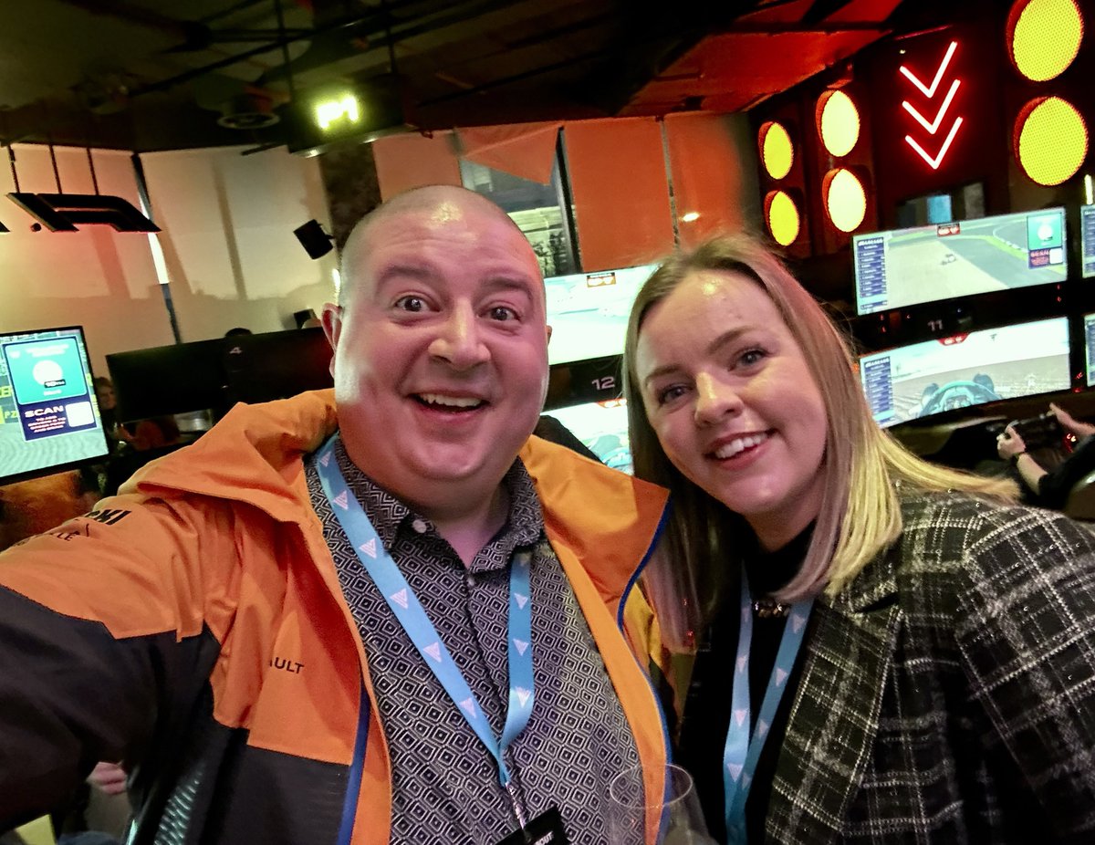 SimonGBrooks's tweet photo. It was lovely to meet @katiedaly92 at @F1Arcade for the @McLarenF1 #MCL60 launch at the #VELOPeoplesPaddock yesterday!
Katie is so passionate about McLaren โ I really enjoyed our chats & giggles!
#VELOPeoplesPaddock https://t.co/z01Kl9yNkJ