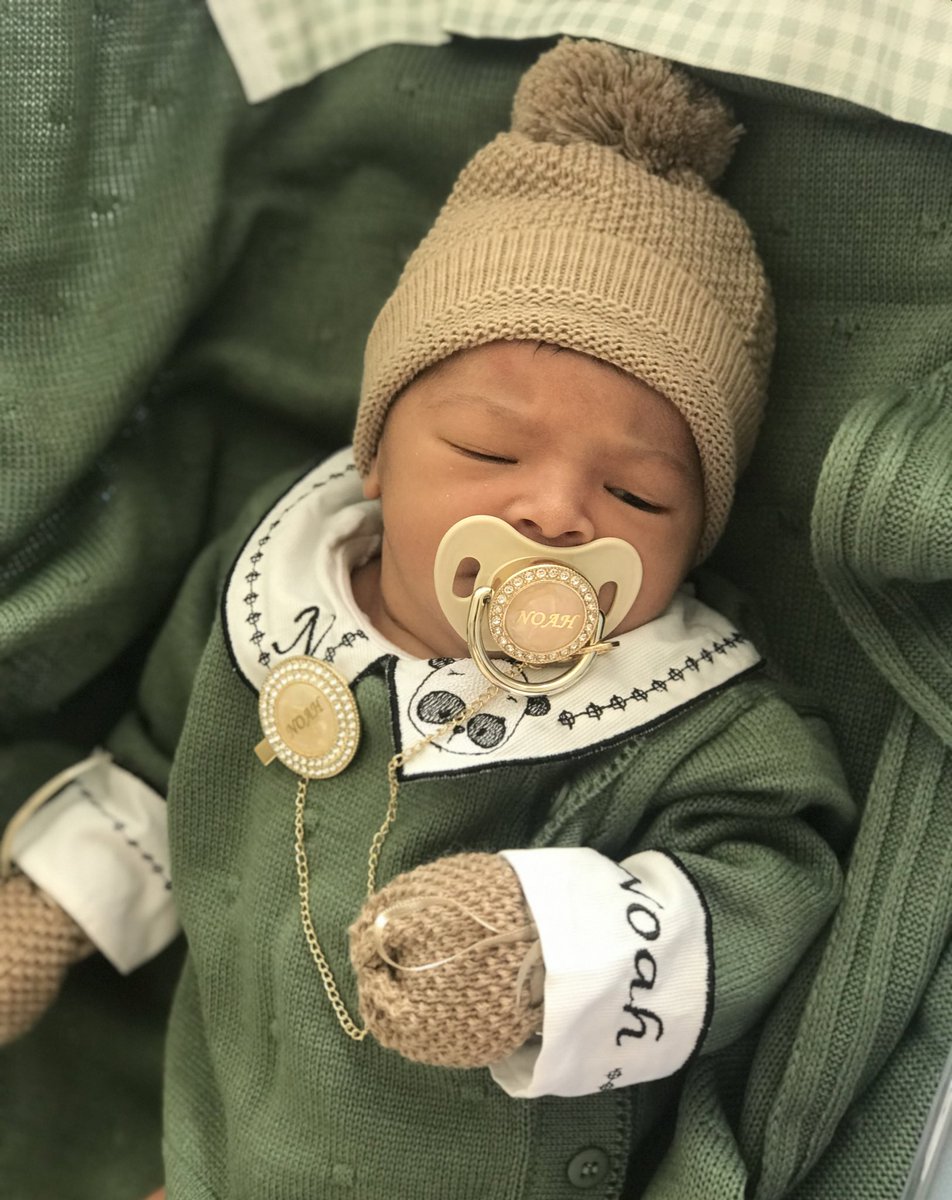 polyanacosta01's tweet photo. Você veio com um propósito, você foi gerado na menor das possibilidades e eu só consigo enxergar Deus.
Que sensação indescritível, eu te amo, filho. 💚🐼 https://t.co/S3n5MhR9UX