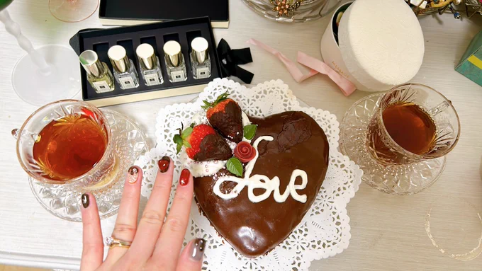 今年のバレンタインはNANAのチョコレートケーキを作った。薔薇のチョコがまさかの欠品で夫にお使いを頼んで完成というぐだぐだっぷりだったけど最終的には美味しくできて良かった 