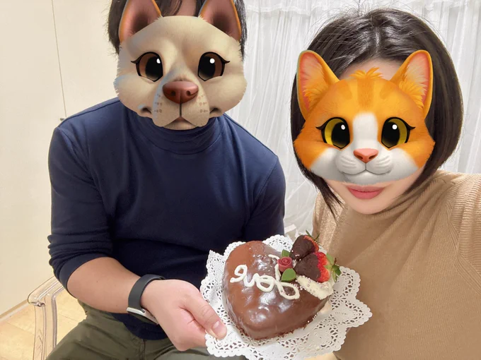 今年のバレンタインはNANAのチョコレートケーキを作った。薔薇のチョコがまさかの欠品で夫にお使いを頼んで完成というぐだぐだっぷりだったけど最終的には美味しくできて良かった 