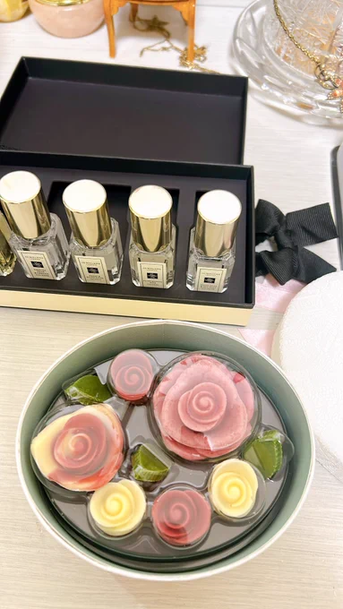 今年のバレンタインはNANAのチョコレートケーキを作った。薔薇のチョコがまさかの欠品で夫にお使いを頼んで完成というぐだぐだっぷりだったけど最終的には美味しくできて良かった 