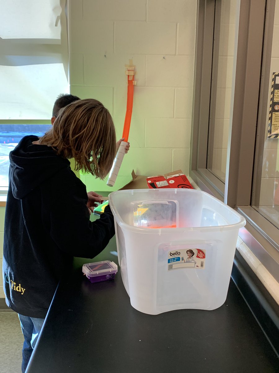 MsLaffinJST's tweet photo. First maker-space day is underway. Creativity, innovation, embracing failure is all part of the design process. @JSTwrdsb @wrdsb https://t.co/ueRnMSdfxm