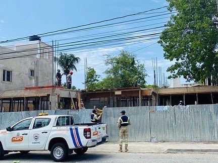 CoMiPolRD's tweet photo. Director de la #ComipolRD presentó los resultados de #Codevial y una lista georreferenciada de las obras y construcciones que violan el derecho de vía. https://t.co/JLxxQY2YUy