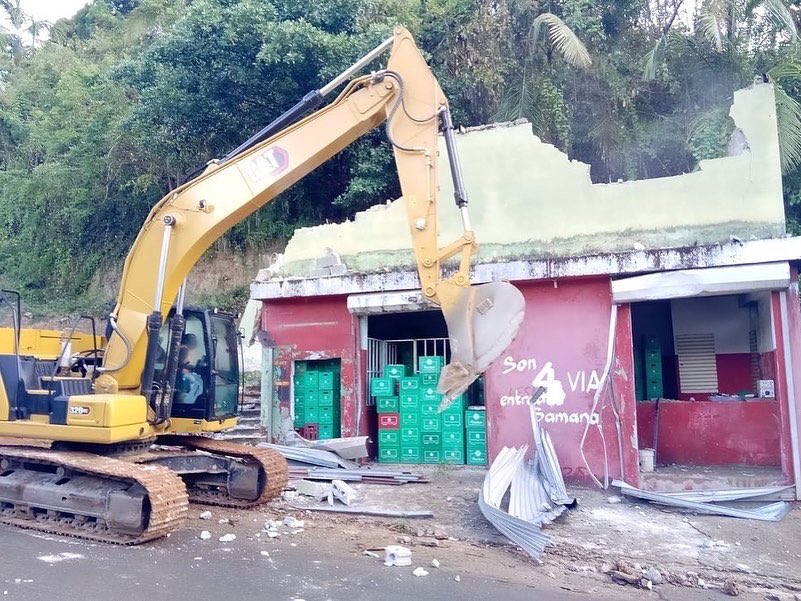 CoMiPolRD's tweet photo. Director de la #ComipolRD presentó los resultados de #Codevial y una lista georreferenciada de las obras y construcciones que violan el derecho de vía. https://t.co/JLxxQY2YUy
