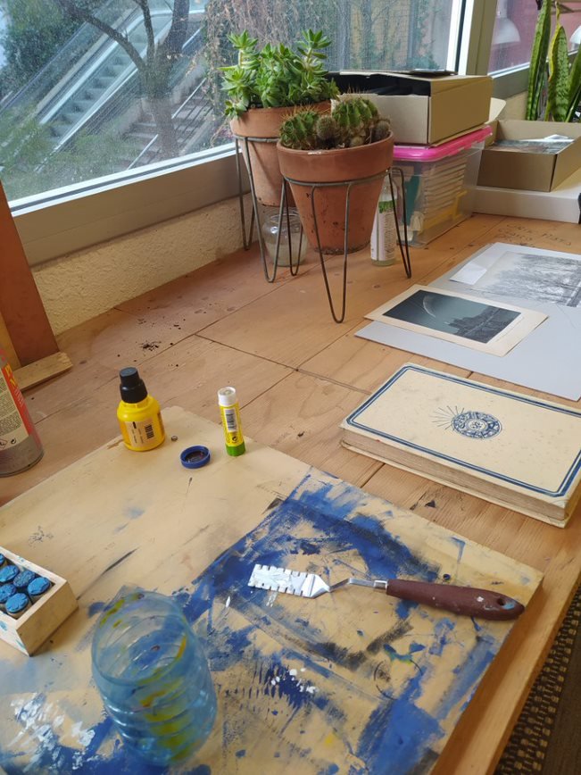 interstice_eu's tweet photo. Visiting Espai C at @EscolaSagarra in Barcelona, resident artist @rosallop explained her experience about artistic processes in a shared space with children. #peertopeerlearning https://t.co/XmyeCzO1rX