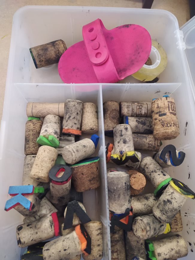 interstice_eu's tweet photo. Visiting Espai C at @EscolaSagarra in Barcelona, resident artist @rosallop explained her experience about artistic processes in a shared space with children. #peertopeerlearning https://t.co/XmyeCzO1rX