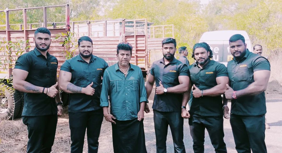 IamHCB's tweet image. Thalaivar's #Jailer Movie Snaps from the Shooting Spot, which is currently happening at Mangaluru. 

#DrShivanna #Rajinikanth𓃵 
#SadhuKokila #YogiBabu
#ShivaRajkumar