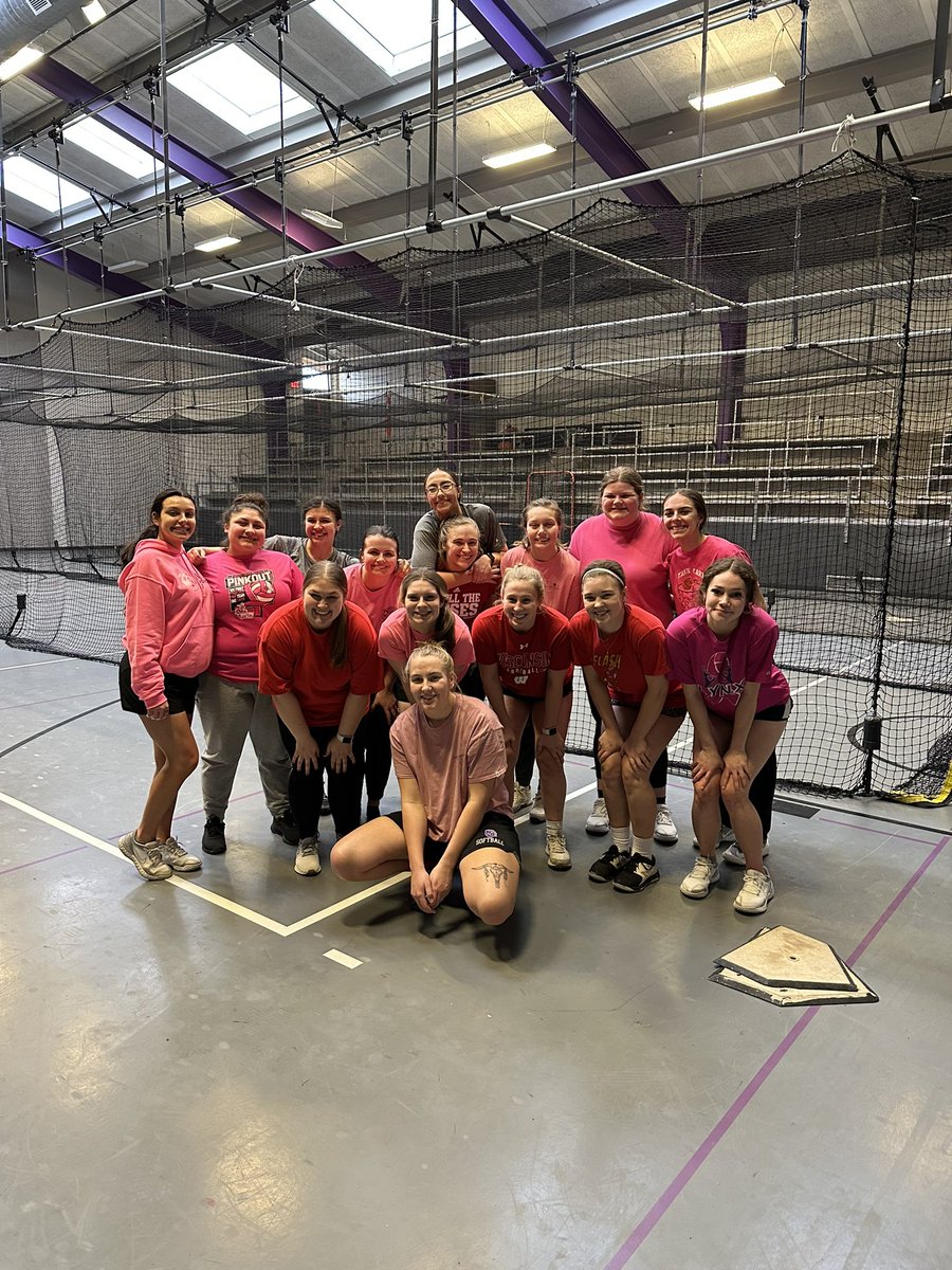 regent_softball's tweet photo. Happy Valentine’s Day ❤️💕♥️💗 https://t.co/vsfQMUJ9fE