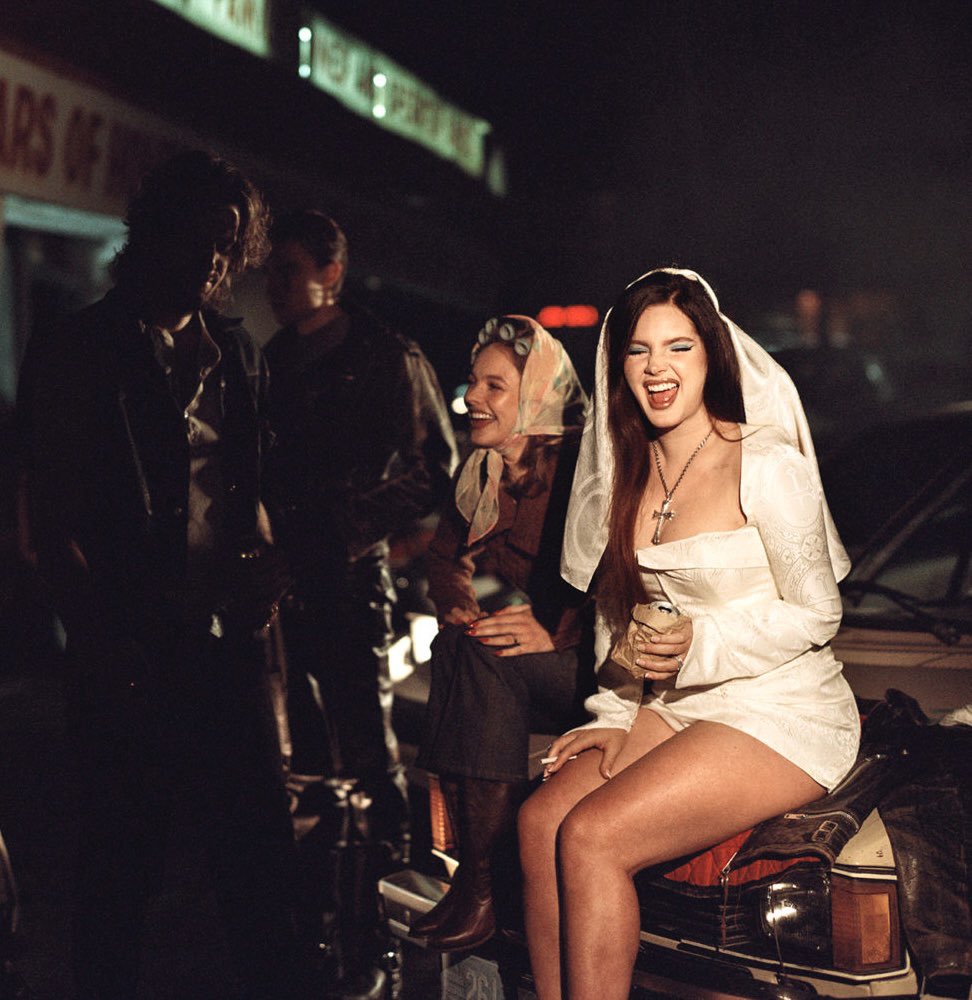 fashionfaguette's tweet photo. Lana Del Rey for Interview Magazine by Nadia Lee Cohen https://t.co/14yJwzsP2q