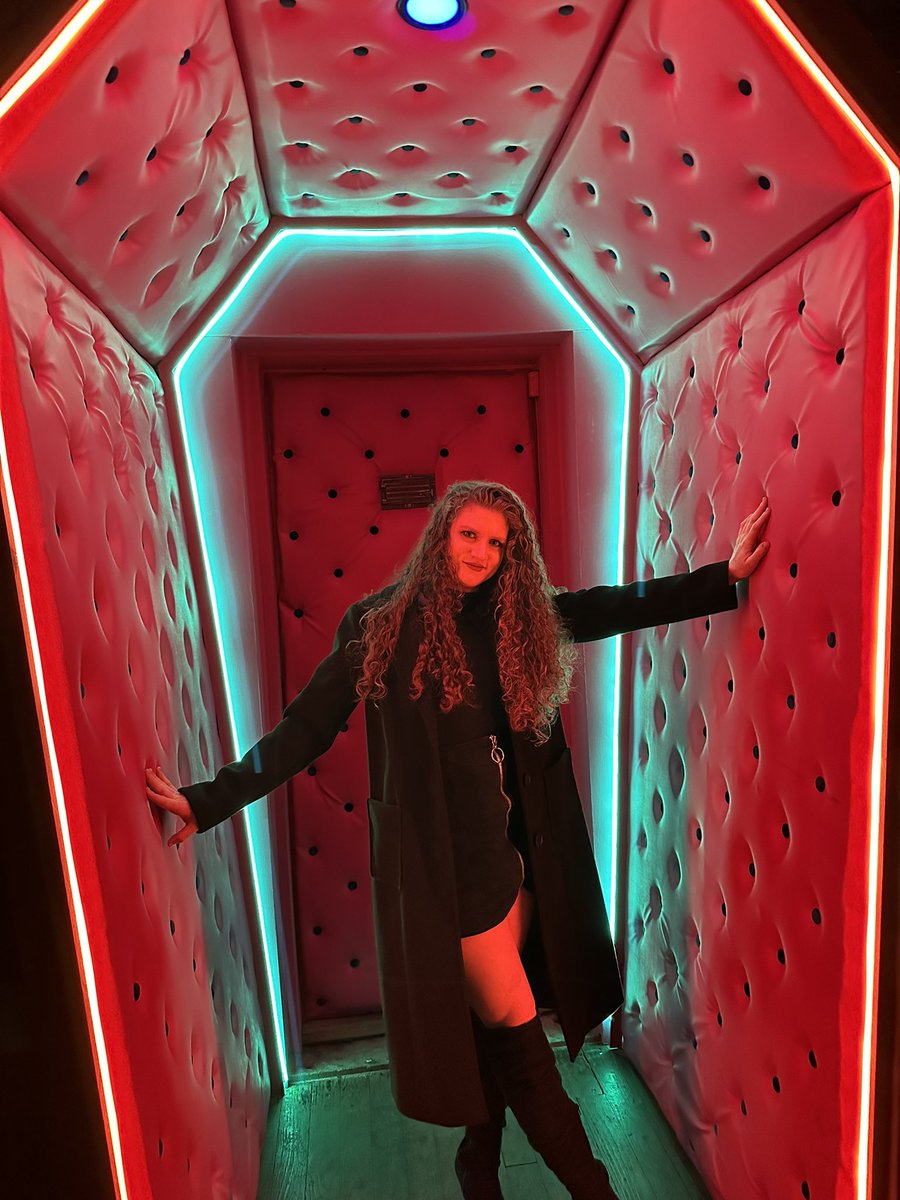MeganC_Design's tweet photo. Happy Valentine’s 💔☠️💘 I finally had to opportunity to see the Mambo Zombi bar where I helped with this pink coffin last year! The bar is so fun and I can’t wait to hang out there when I’m not working 24/7
#art #artist #aphoulstery  #pinkcoffin #mambozombi #spookyvalentines https://t.co/EfSeF977g3