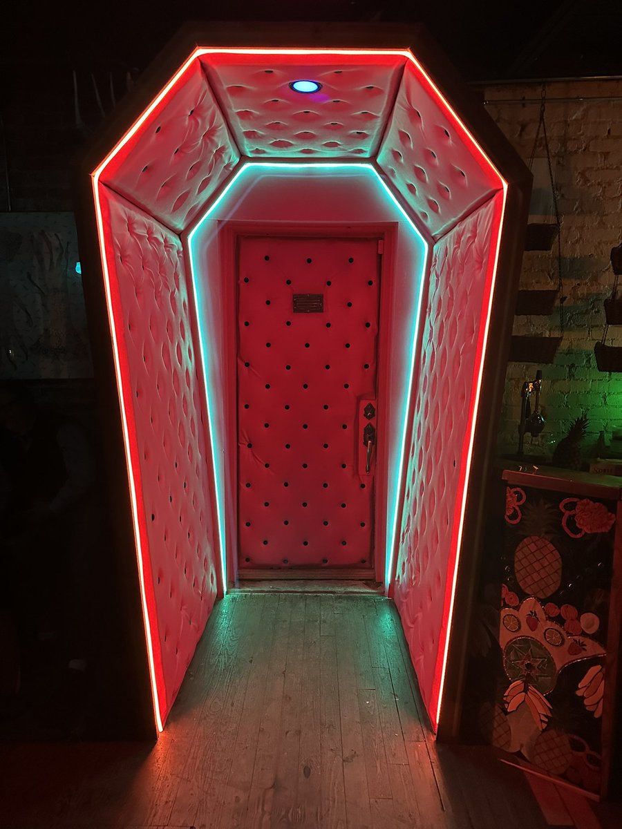 MeganC_Design's tweet photo. Happy Valentine’s 💔☠️💘 I finally had to opportunity to see the Mambo Zombi bar where I helped with this pink coffin last year! The bar is so fun and I can’t wait to hang out there when I’m not working 24/7
#art #artist #aphoulstery  #pinkcoffin #mambozombi #spookyvalentines https://t.co/EfSeF977g3