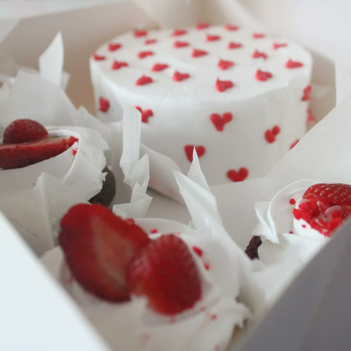 ishakoolhotels's tweet photo. Happy valentine's day❤!Love tastes better at M&amp;C. Order now! https://t.co/f15c25jog0