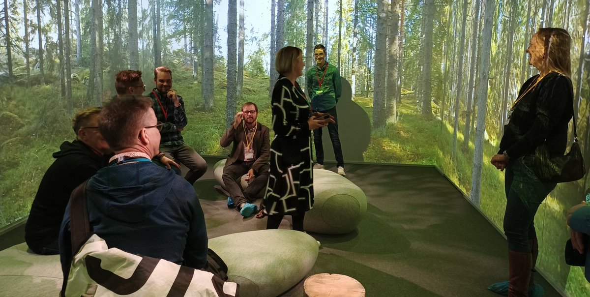jennisimkin's tweet photo. Opening party of the  @LukeFinlandInt 360° #VirtuLab 🥳. Visiting virtually the #Sipoonkorpi #forest.  @TuomasKari giving the presentation. Lucky me, we have this laboratory in our office 😄. https://t.co/X42B8WSOF0