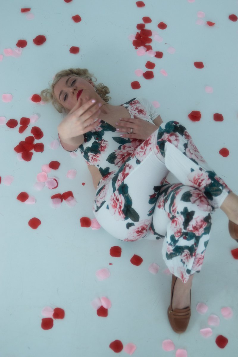 SGuaiani's tweet photo. Which one's your favorite? and will you be my valentine this year? ❤️

Had such an amazing time  doing this shoot. It's been one of my personal favorite ones to shoot. Can't wait for the next one. https://t.co/I4tHNwICiE