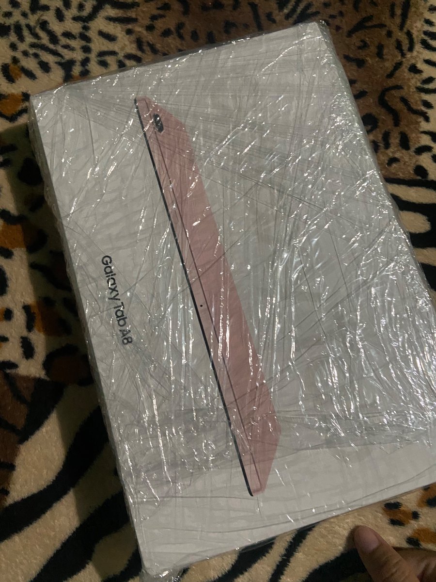 danebeau3's tweet photo. hi anyone looking for Samsung Galaxy A8 sealed. havent touch the unit.
selling price # P 10k thank you https://t.co/JwRxX4DIvV