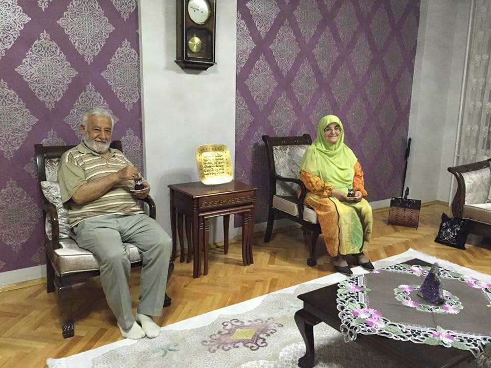 maksat114bursa's tweet photo. 60 yıl birbirlerine derin bir muhabbet besleyen bu nur yüzlü amcamız ve teyzemiz birlikte teheccüt namazı kılarken depremde şehit olmuşlar, enkaz altında seccadeleri yan yana bulunmuş.
“Nasıl yaşarsanız öyle ölür ve nasıl ölürseniz öyle dirilirsiniz.”
-Hz. Muhammed (s.a.v) https://t.co/TntzYHSgkt