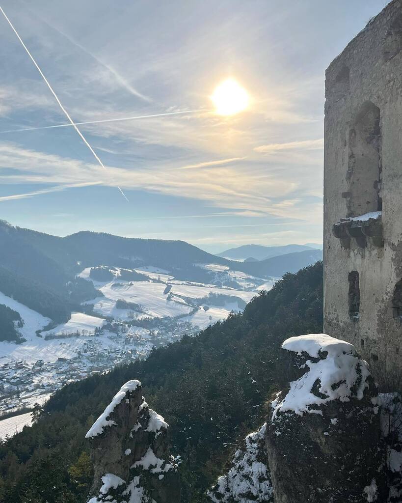 lets_shuffle_it's tweet photo. ❄️🥶
•
•
•
•
•
#hiking #nature #mountains #adventure #travel #naturephotography #hikingadventures #landscape #outdoors #trekking #photography #wanderlust #hike #explore #naturelovers #camping #mountain #outdoor #landscapephotography #travelphotogr… https://t.co/RaD7oQ8THl https://t.co/FAkCPbJzSm