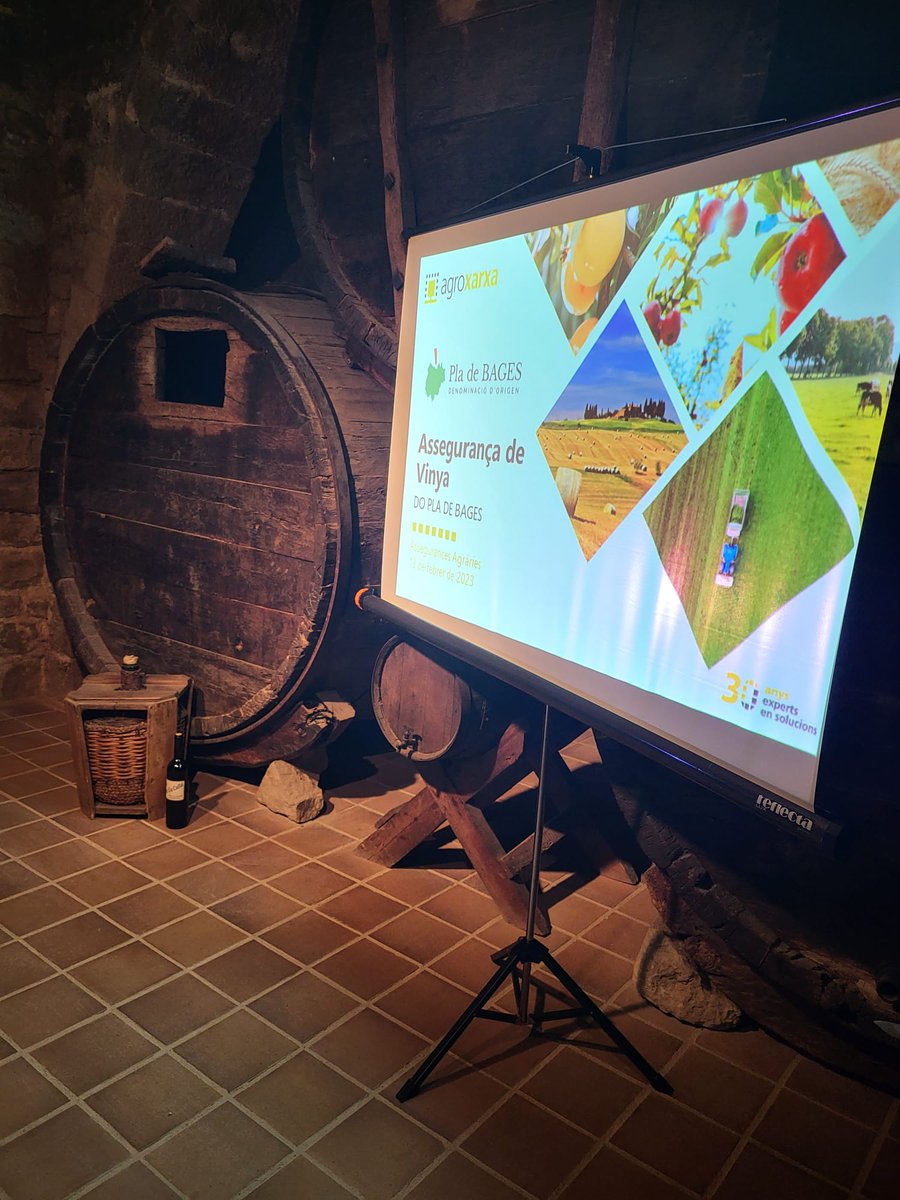 agroxarxa's tweet photo. Ahir a la D.O. Pla de Bages parlant d'assegurances, avui hem tornat a una ECA a parlar de les incorporacions per a joves i a les oficines cada dia seguim amb les sessions de la #novaPAC. Estem començant el 2023 a un ritme frenètic! 🤯 https://t.co/2tMdVtnVg4