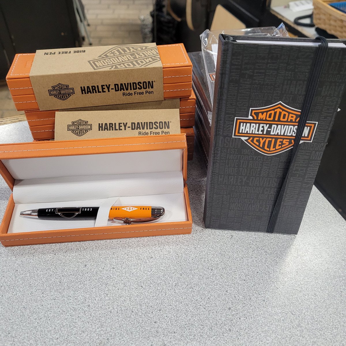 FXCapraraHD's tweet photo. Last minute Valentine's Day Gifts 🎁?  We #atFXCHD are here for you!!! ❤️ 
#HarleyDavidson #motorcycleadventure #ValentinesDay #vdaygifts #giftideas #myharleytradition https://t.co/7GBQtRR2gP