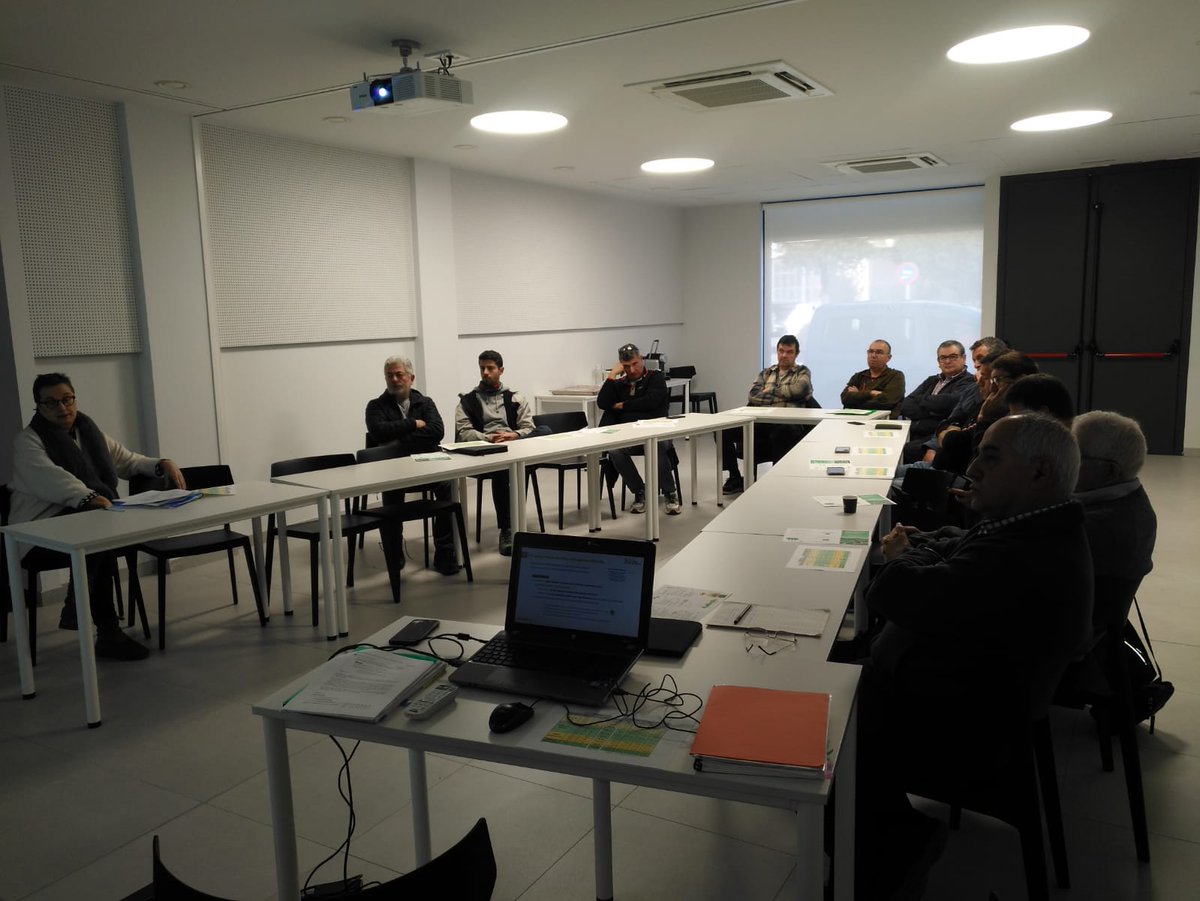 agroxarxa's tweet photo. Ahir a la D.O. Pla de Bages parlant d'assegurances, avui hem tornat a una ECA a parlar de les incorporacions per a joves i a les oficines cada dia seguim amb les sessions de la #novaPAC. Estem començant el 2023 a un ritme frenètic! 🤯 https://t.co/2tMdVtnVg4