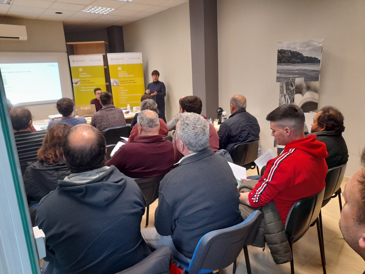 agroxarxa's tweet photo. Ahir a la D.O. Pla de Bages parlant d'assegurances, avui hem tornat a una ECA a parlar de les incorporacions per a joves i a les oficines cada dia seguim amb les sessions de la #novaPAC. Estem començant el 2023 a un ritme frenètic! 🤯 https://t.co/2tMdVtnVg4