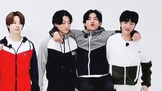 softaetaee's tweet photo. Who's the babiest &amp; why it's always taehyung https://t.co/QsaUHXTbbJ