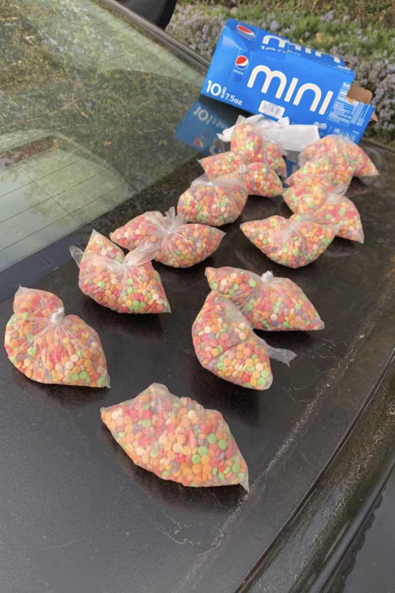 VENTURASHERIFF's tweet photo. Our @vcsok9unit and @vcsok9andy have been hard at work. K9 Andy has located approximately 13,000 fentanyl pills 3 pounds of the deadly substance in Thousand Oaks. Street value? About 130k! Thanks for all the hard work and dedication of our k9 teams. https://t.co/hT09xS1inh