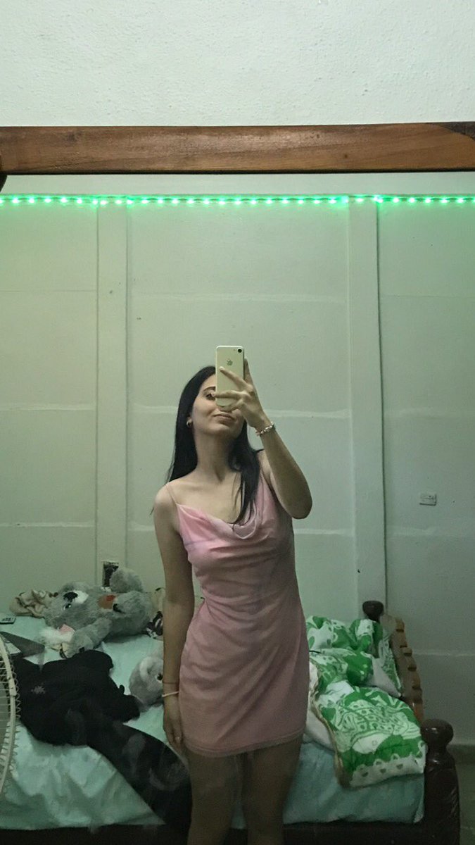 SaureSandra's tweet photo. El mejor novio >>>>>>
Le enseñé el vestido y me dijo q no le gustaba, resulta q m convenció de no comprármelo para regalármelo él❤️‍🩹 https://t.co/ufLjQSazLJ
