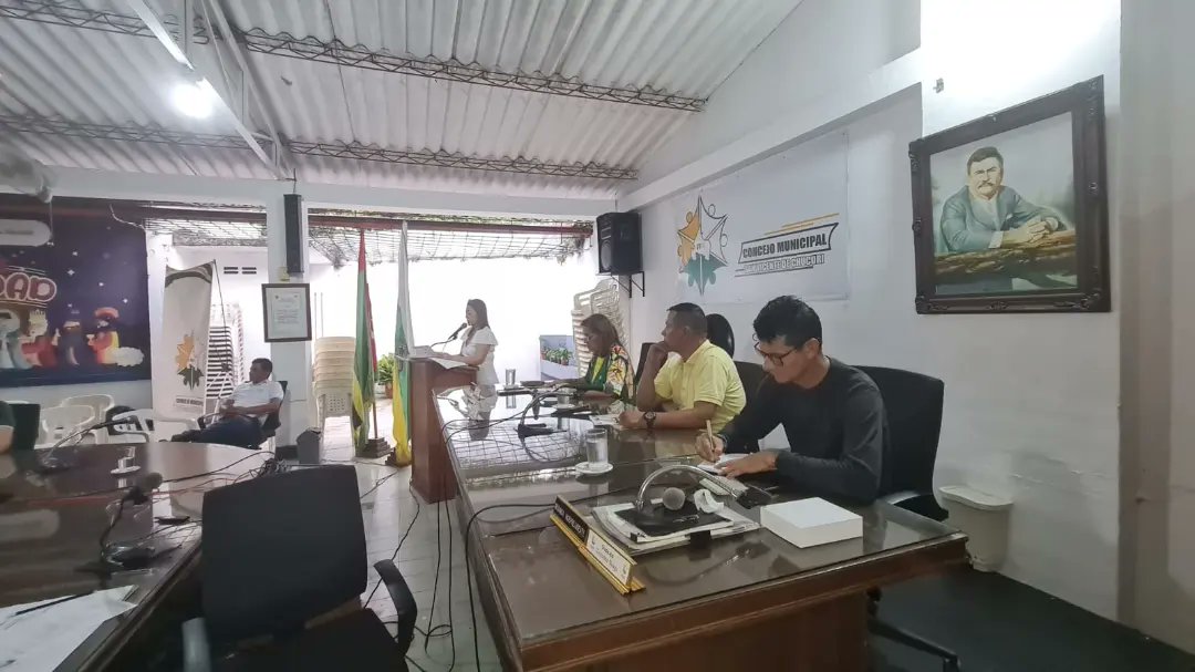 ConcejoDeSVCH's tweet photo. 📌La Personera Municipal Dra. Luz Yanilce Rueda Rodriguez, de acuerdo a lo establecido en la Ley 136 de 1994, Artículo 178 Numeral 9. Presentó ante el Honorable Concejo Municipal informe de actividades realizadas y servicios prestados por la Personería Municipal. https://t.co/tEsq4ZmDMJ