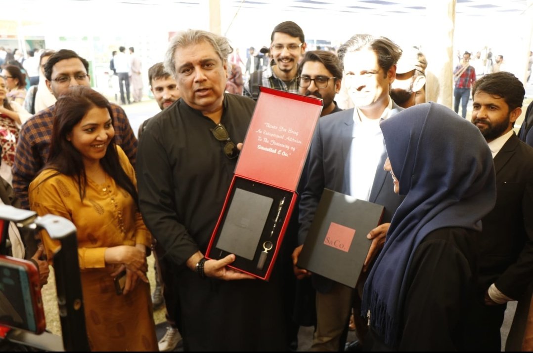 InsafTVSindh's tweet photo. گلشنِ اقبال بلاک 6 عمران خان اسپورٹس کمپلیکس میں آئی سی ایم اے جاب فیئر کا آغاز.
جس کا باقاعدہ افتتاح صدر پی ٹی آئی سندھ علی زیدی نے کیا.
اس موقع پر ترجمان پی ٹی آئی سندھ ارسلان تاج بھی تھے.
بعد ازاں علی زیدی اور ارسلان تاج نے فیئر کے شرکاء سے بات چیت بھی کی.
#ICMAjobfair https://t.co/276jucTOkc
