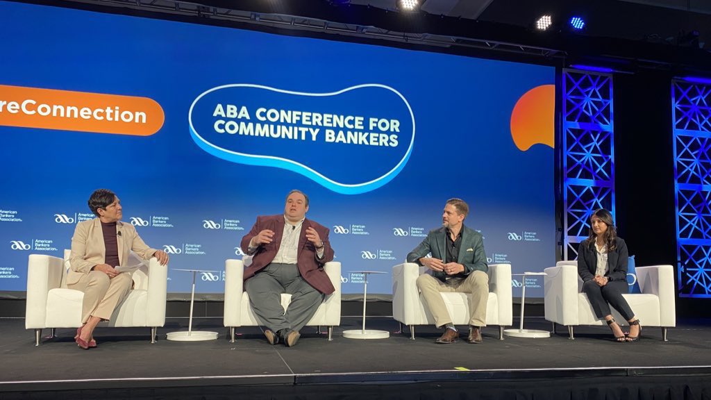 Siya Vansia tweet media