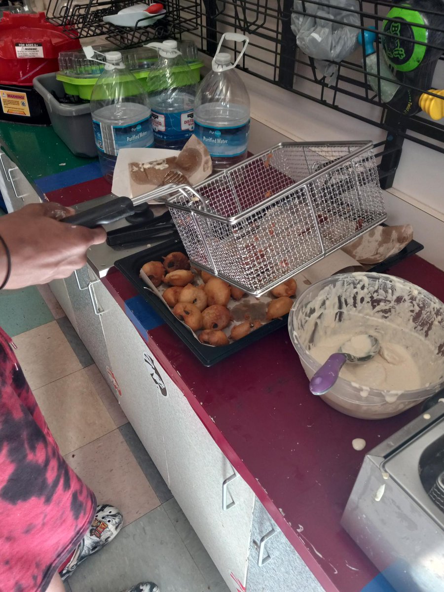 DThomas School tweet media