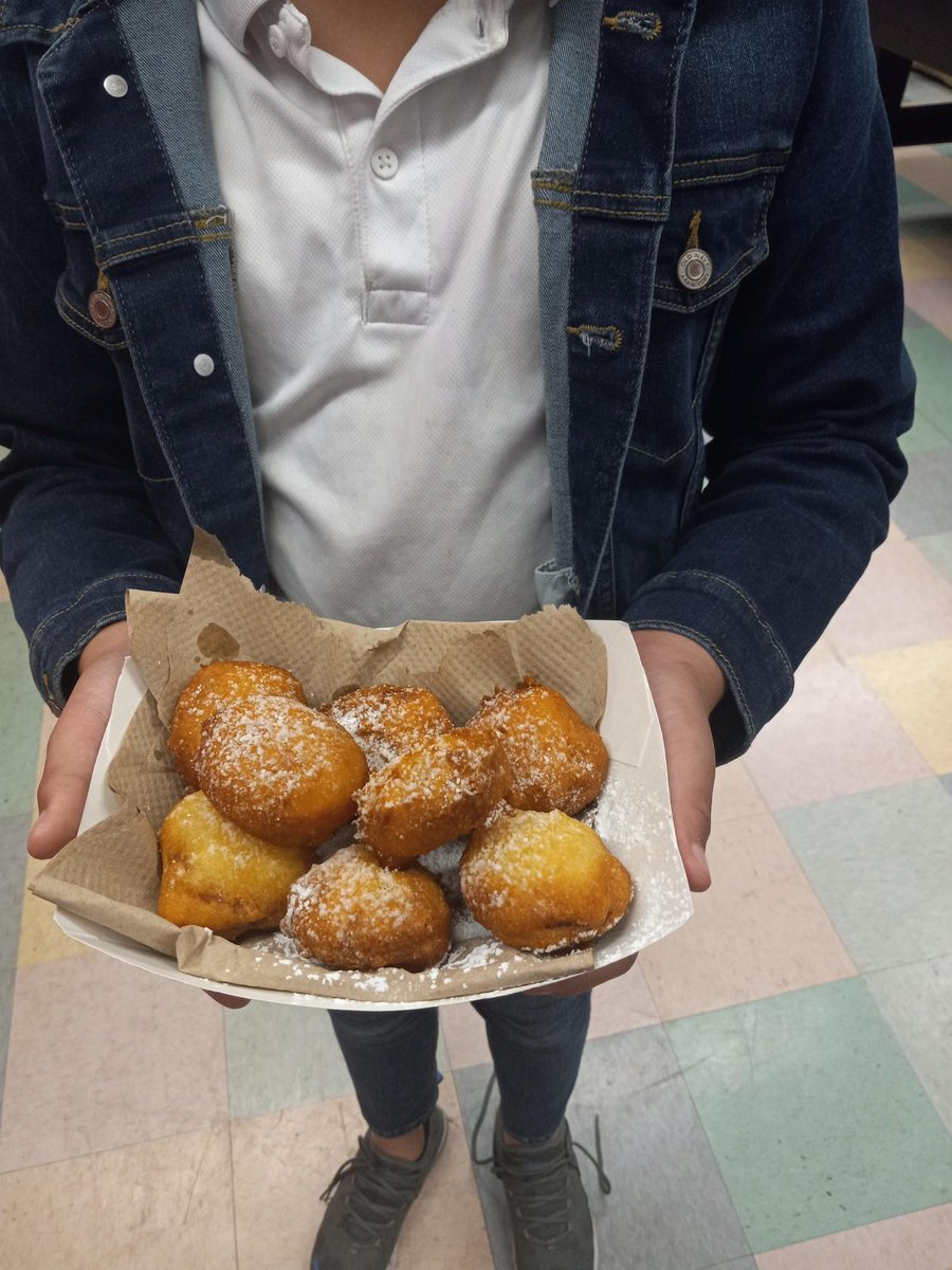 DThomas School tweet media