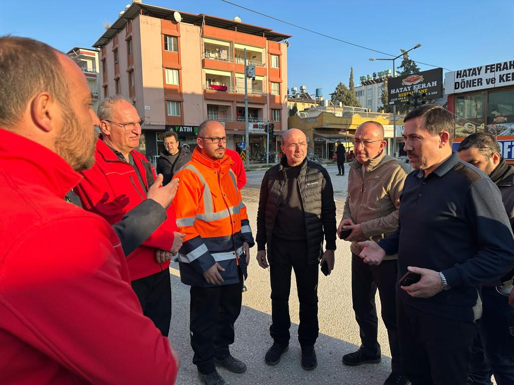 MustafaKavus's tweet photo. 📍Hatay Reyhanlı

Afet bölgesinde oluşabilecek hijyen sorunlarına engel olmak amacıyla Karatay Belediyemiz tarafından temizlik çalışmaları gerçekleştiriliyor.

Tüm Konya, depremzede kardeşlerimiz için tek yüreğiz. https://t.co/c0YUAlTHIm