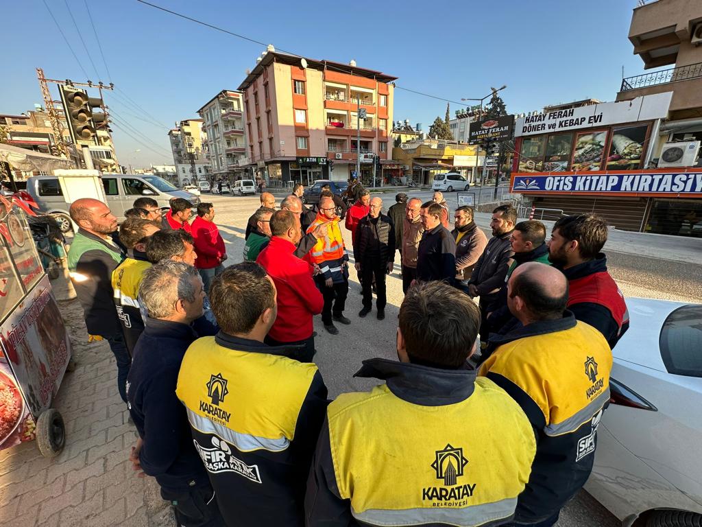 MustafaKavus's tweet photo. 📍Hatay Reyhanlı

Afet bölgesinde oluşabilecek hijyen sorunlarına engel olmak amacıyla Karatay Belediyemiz tarafından temizlik çalışmaları gerçekleştiriliyor.

Tüm Konya, depremzede kardeşlerimiz için tek yüreğiz. https://t.co/c0YUAlTHIm
