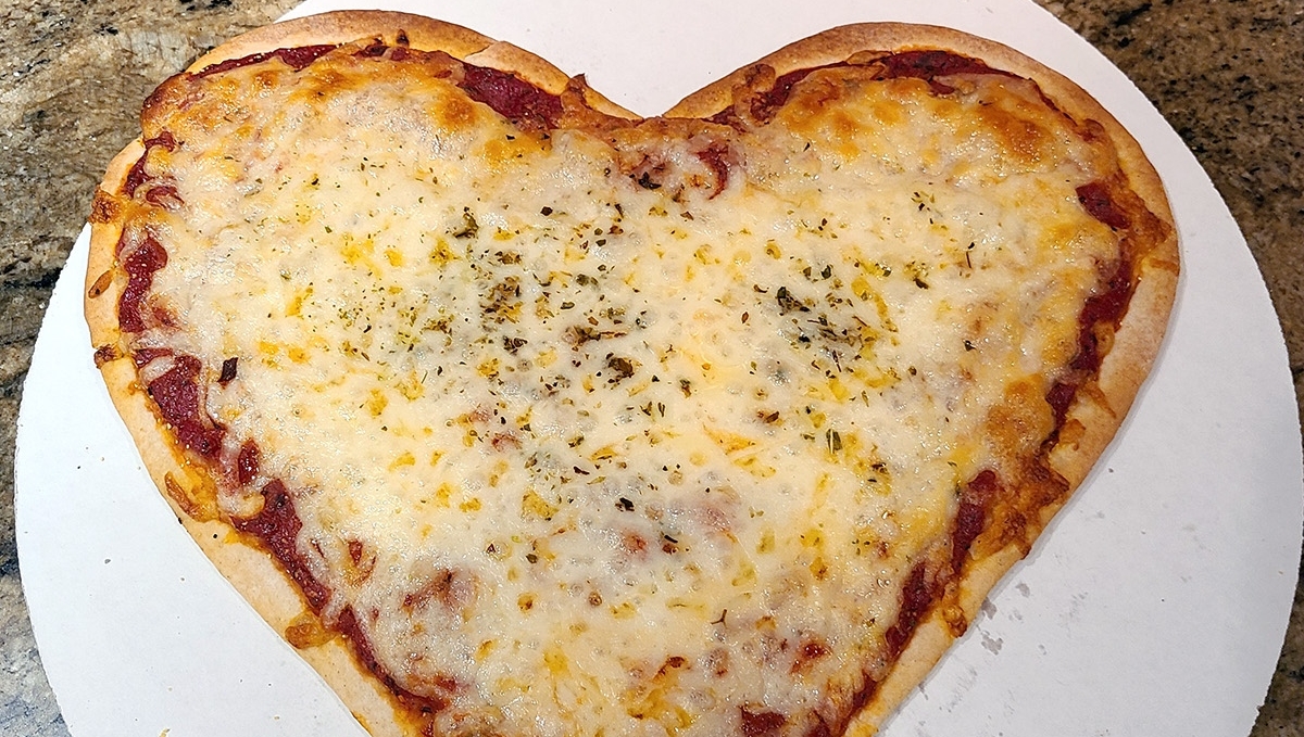 JoyAdare's tweet photo. Happy Valentine's Day friends! 🥰 💕 ❤️ Our family's Valentine's day traditions revolve all around FOOD! 😋 ❤️ We make or order everything heart shaped and pink on this annual day of love 💕 https://t.co/7uINBwkEkD